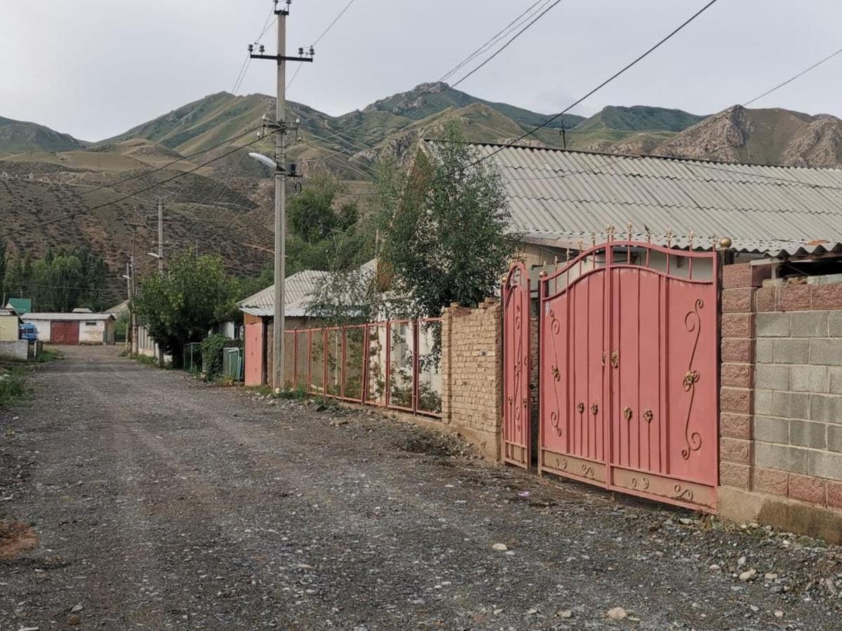 Naryn Guest House Exterior photo